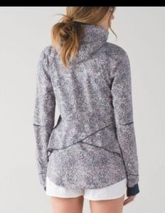 Lululemon women's light weight athletic jacket Runaway